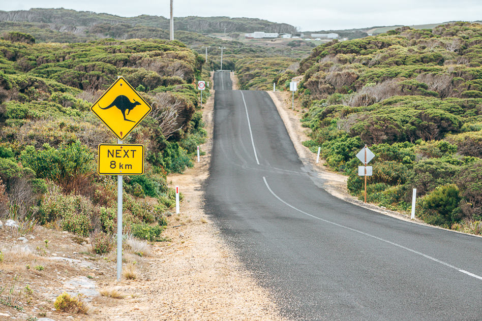 De bordjes langs de weg van Australië en Nieuw-Zeeland