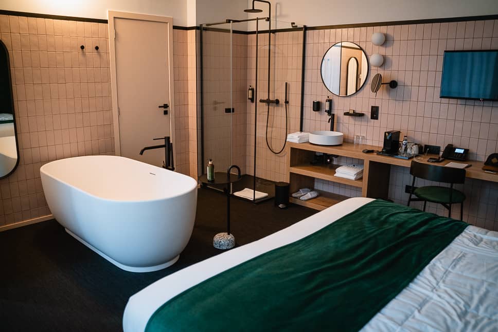 Hotel Vedette Profondville Namur Superior Room Bath