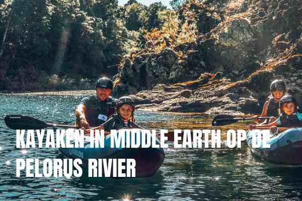 Kayaken in Middle Earth op de Pelorus rivier in Nieuw Zeeland