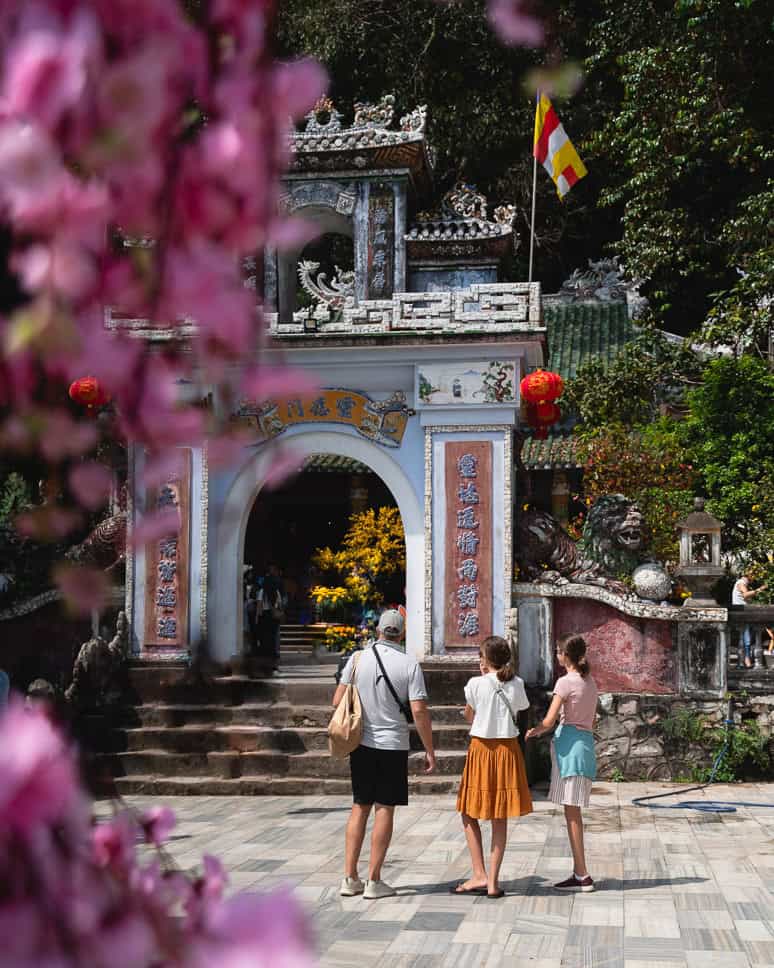 Welke kledij dragen in de tempels Vietnam