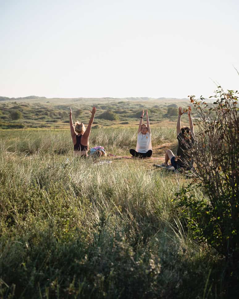 Yoga in Ameland in de duinen met Ripstar