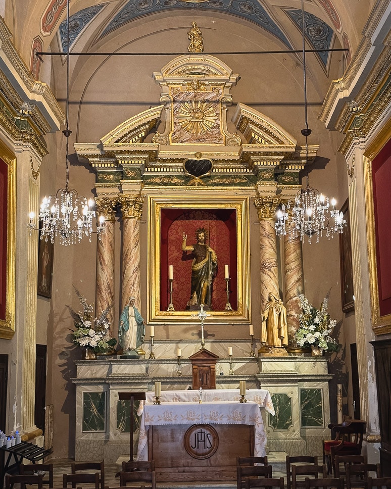 Interieur van de kathedraal in Ajaccio