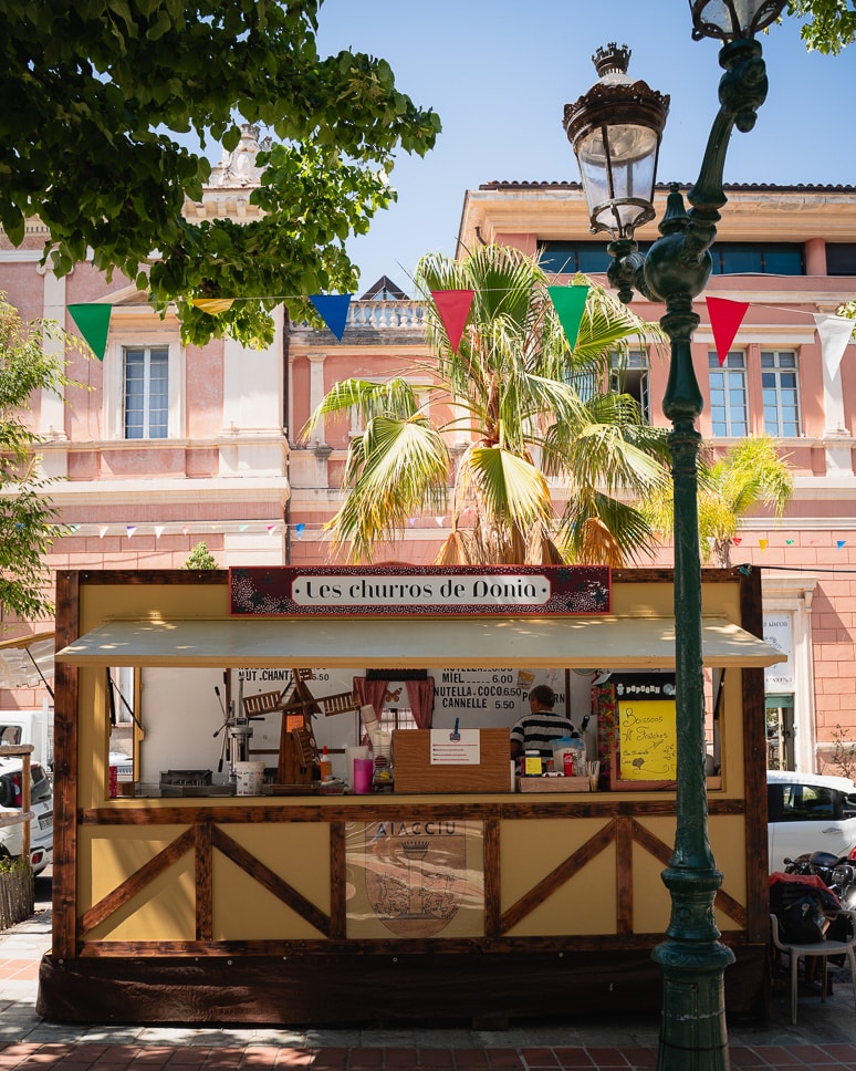 Churros kraam op Place Foch in Ajaccio in Corsica