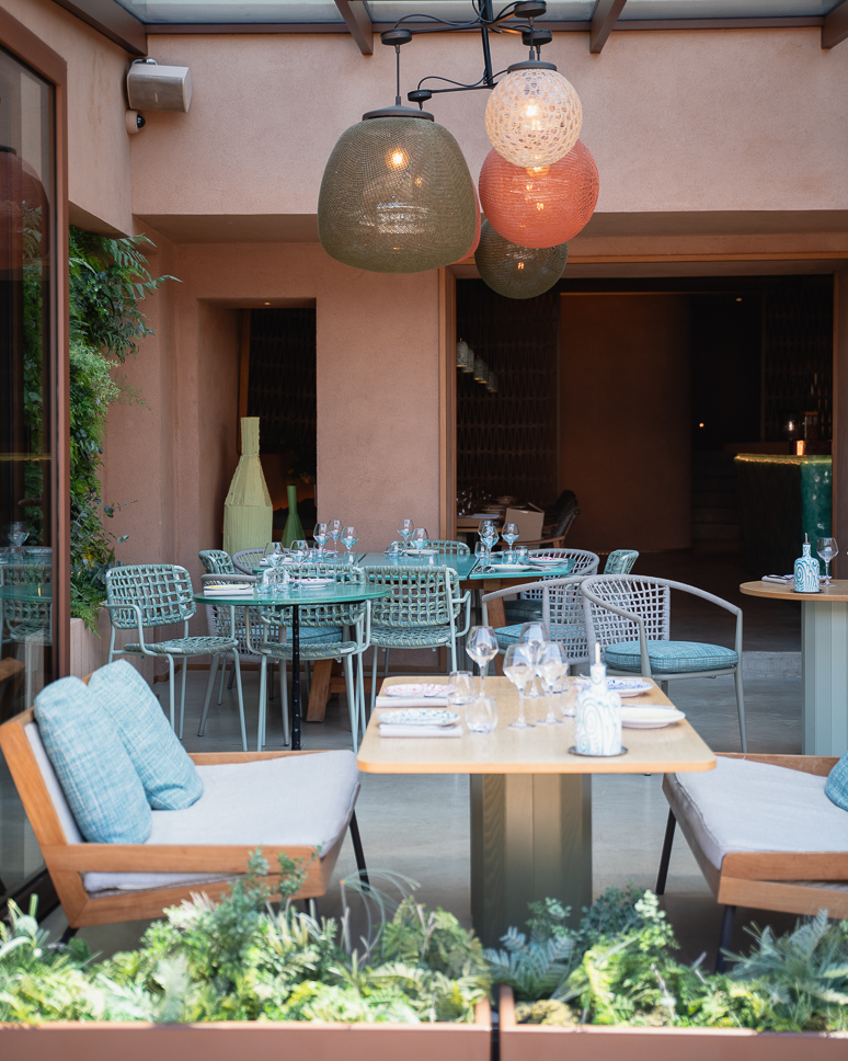 Restaurant in the port of Bonifacio
