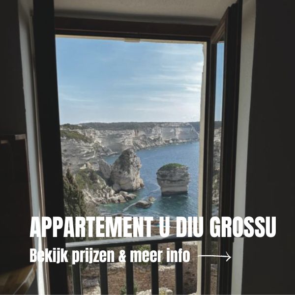 Accommodation in the citadel of Bonifacio with a view of the cliffs